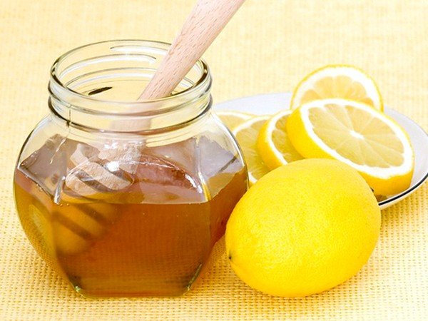 Смесь лимона, мёда и глицерина помогает при застарелом кашле