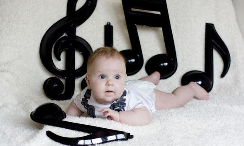 6 месяцев песни. Классическая музыка для малышей развивающая. Мелодия для 4 месячного малыша. Музыка для детей до 1 года. Развивающая музыка для малышей до 1.