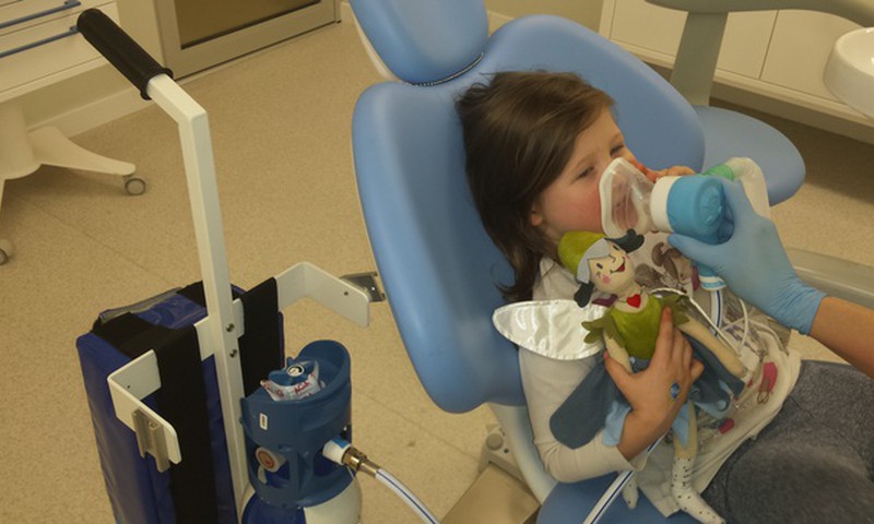 Наркоз ребенку форум. Аппарат для седации закисью азота. Аппарат для седации в стоматологии. Закись азота в стоматологии. Закись азота в стоматологии для детей.