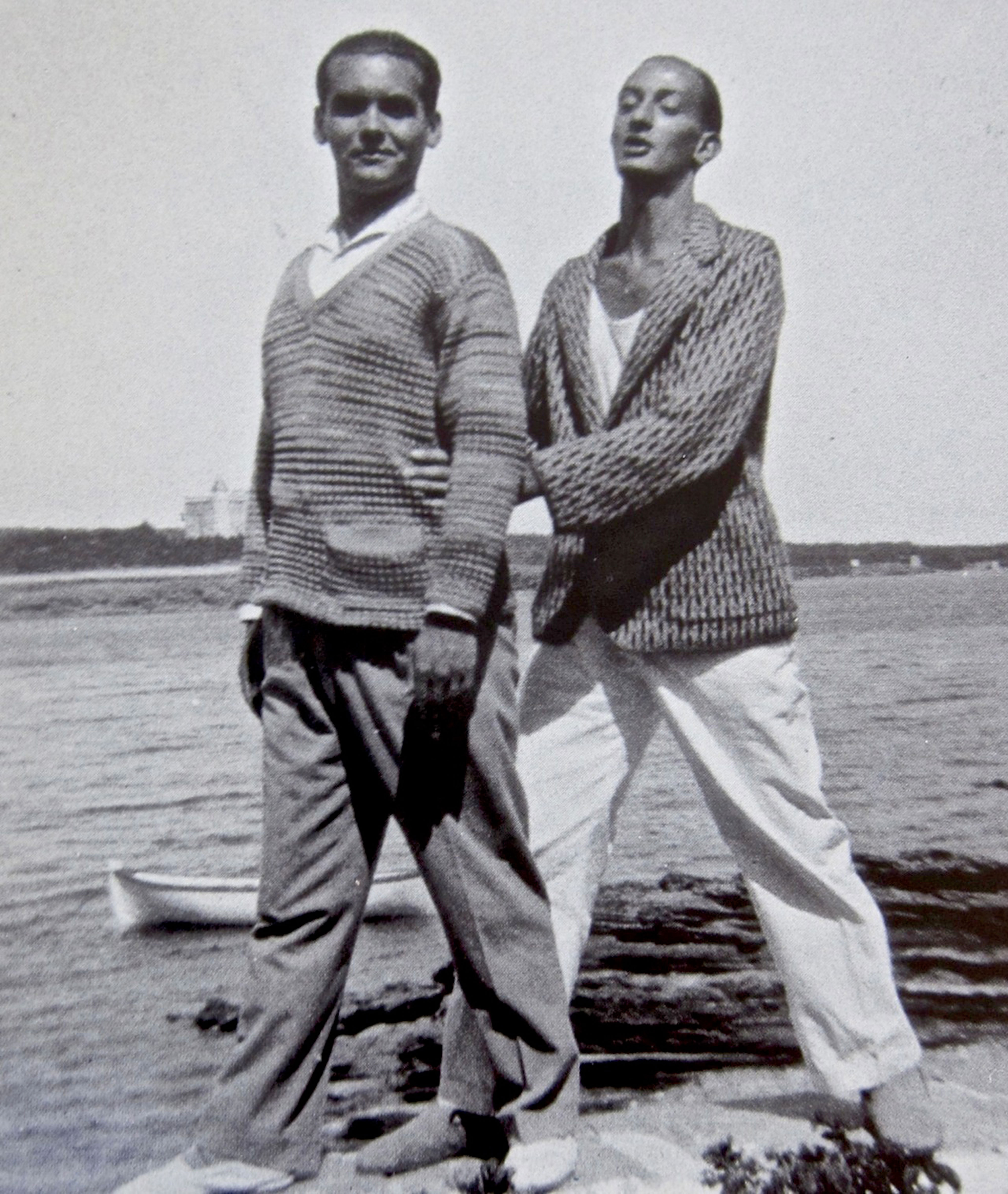 Сальвадор Дали и Фредерико Гарсиа Лорка в Salvador Dalí and Federico García Lorca in Cadaqués. Found in the Collection of Fundació Gala - Salvador Dali, Figueres. (Photo by Fine Art Images/Heritage Images/Getty Images)
