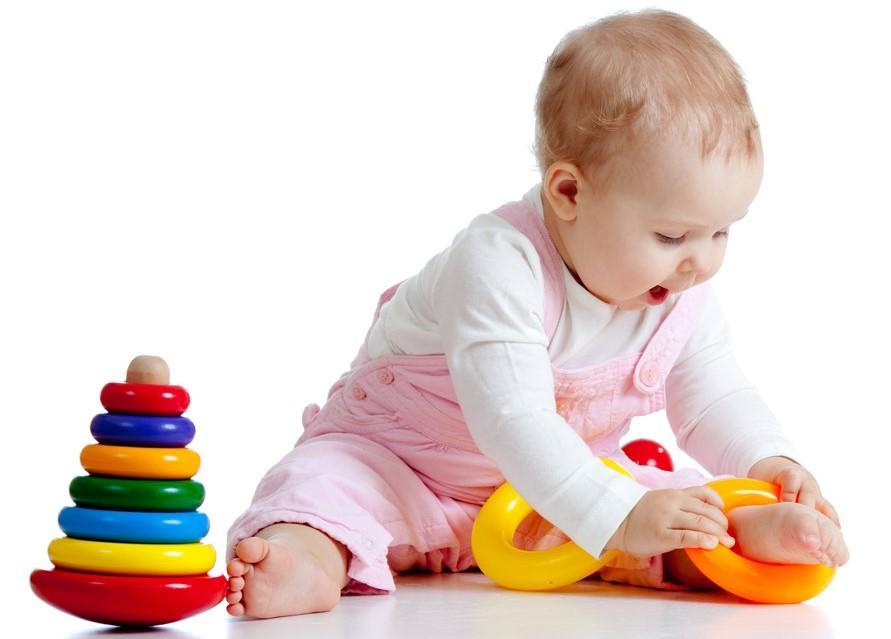 Бодрствование ребенка от 2 до 6 месяцев должно включать разные виды игр