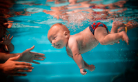Как научить плавать ребенка